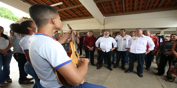 Governador Rui Costa visita Colégio Estadual Polivalente de Itanhém